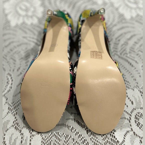 Open side cut rainbow vegan snakeskin heels NIB size 40(size 9 US) - Picture 9 of 12